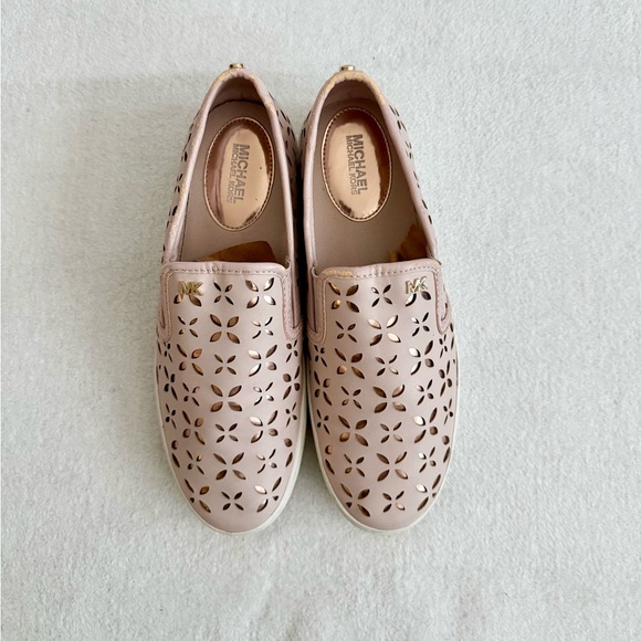 Michael Kors Light Pink Sip-on Sneakers Floral Cutout Size 7.5 - Picture 2 of 10